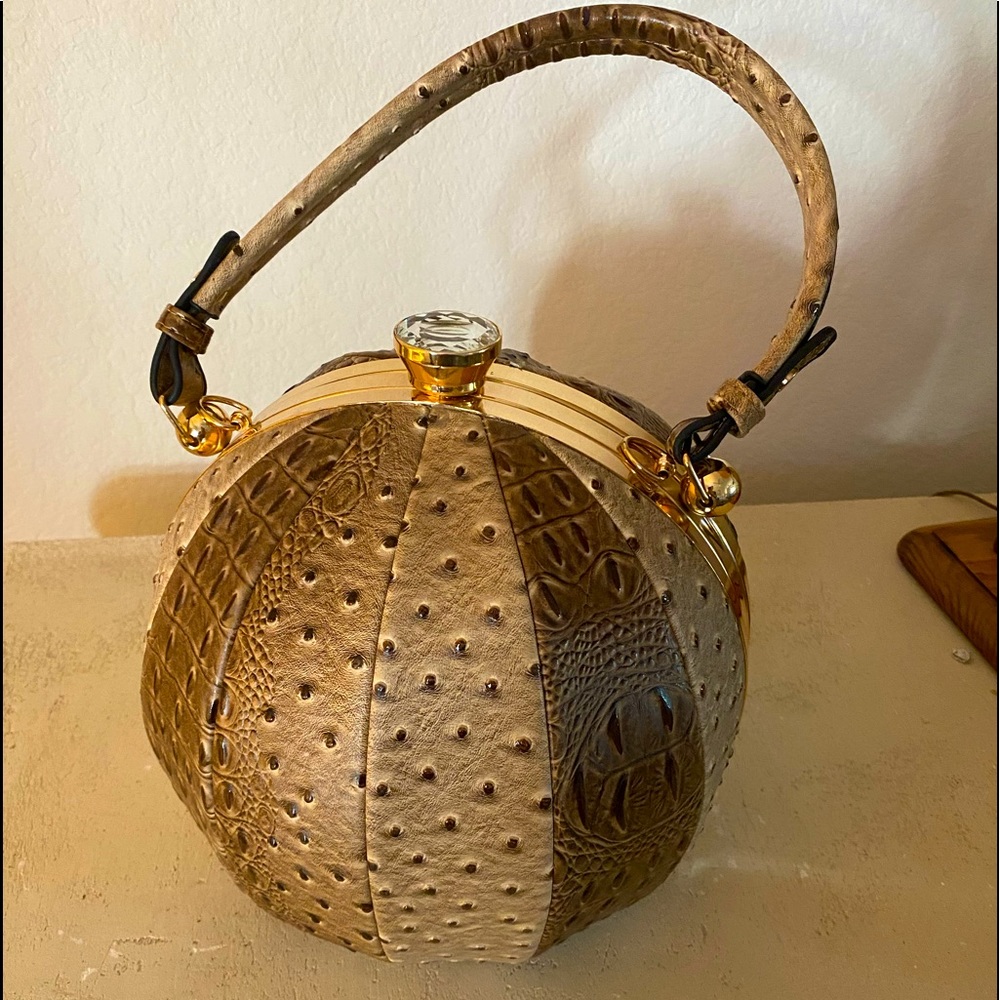 Tan vegan ostrich skin round purse .NWOT.